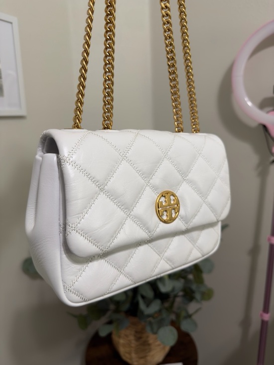 Tory Burch Handbags - Tory Burch White Willa Shoulder Bag with Gold Chain